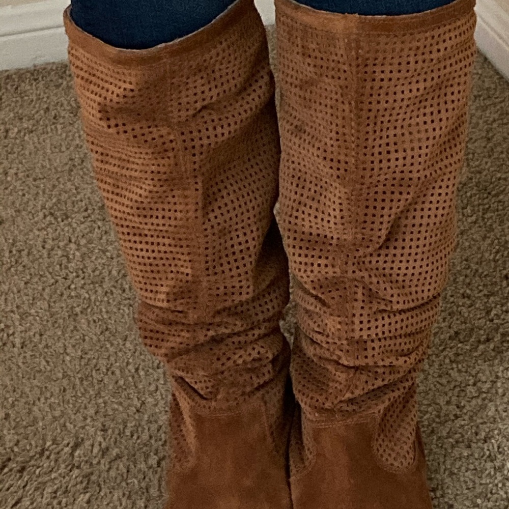 Tan Ugg Suede Boots - image 4